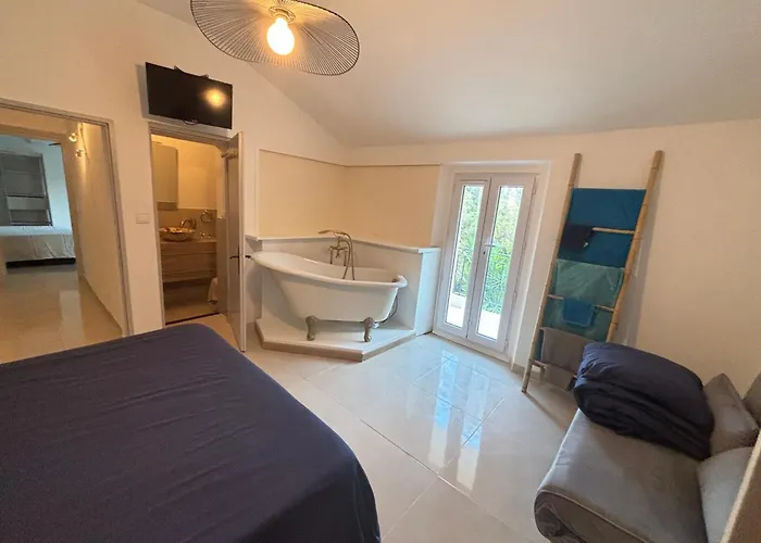 Belle Epoque Saint-raphael Bed & Breakfast 3*