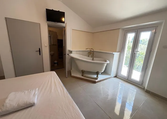 Belle Epoque Saint-raphael Bed and breakfast