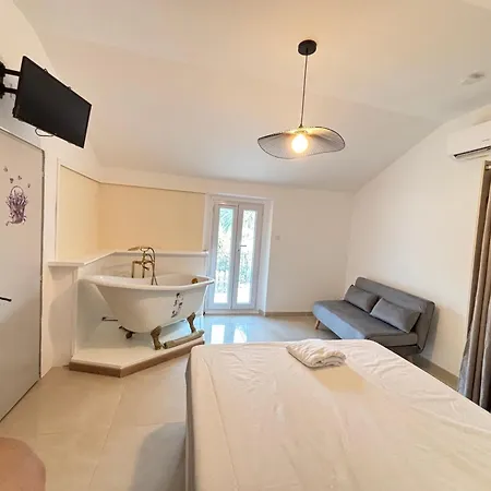 Belle Epoque Saint-raphael Bed and breakfast