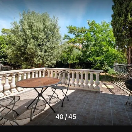 Belle Epoque Saint-raphael Bed & Breakfast 3*